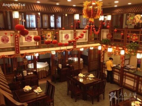 The interior of one of the most popular places to enjoy Shanghai Hairy Crabs